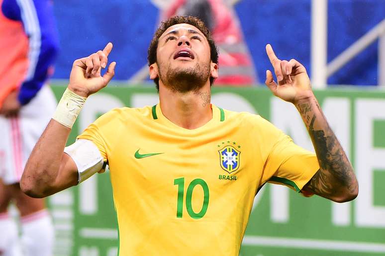 Neymar, jogador da Selecão Brasileira de Futebol, comemora seu gol durante partida contra o Paraguai, válida pela eliminatória para Copa do Mundo de 2018.
