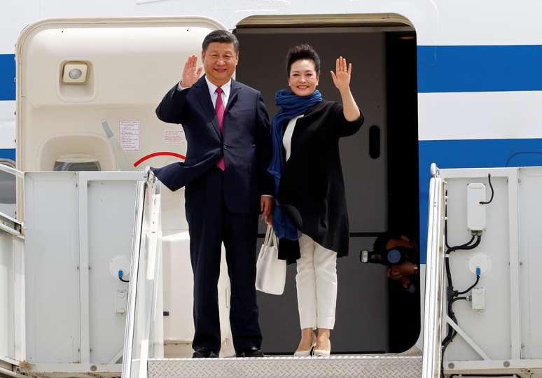 O presidente da China, Xi Jinping, e sua mulher, Peng Liyuan, chegaram aos Estados Unidos nesta quinta, 6 de abril