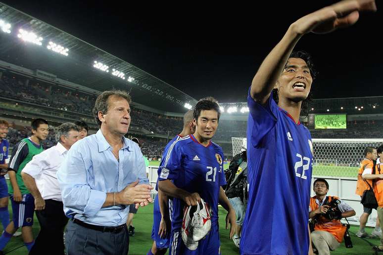 Depois de ter brilhado como jogador pelo Kashima Antlers, Zico fortaleceu mais ainda seus laços com o Japão ao dirigir sua seleção nas Copas de 2002 e 2006