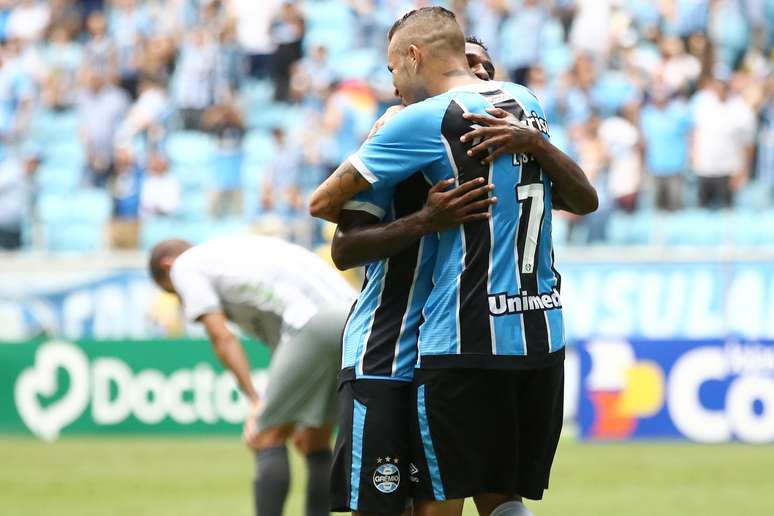 Grêmio goleia Novo Hamburgo em jogo-treino