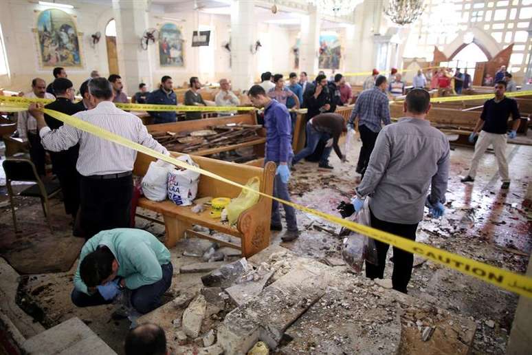 Explosão em igreja no egito deixa pelo menos 21 mortos