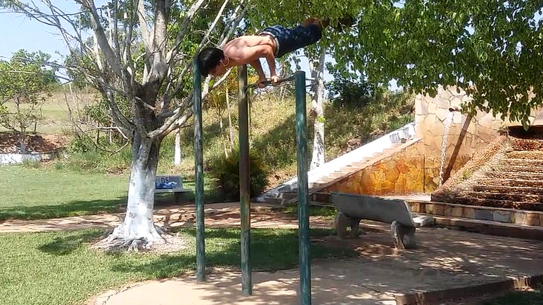 Praticantes dizem que buscar supera&ccedil;&atilde;o na execu&ccedil;&atilde;o de movimentos &eacute; um dos atrativos da calistenia
