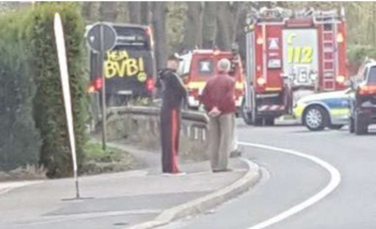 A bomba explodiu próximo ao ônibus do Borussia Dortmund quando a equipe estava a caminho do estádio Signal Iruna Park.