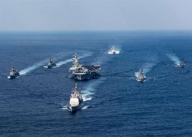 Os Estados Unidos enviaram para a península da Coreia o porta-aviões Carl Vinson