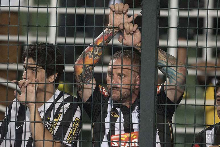 Torcedor do Santos só vai ver o time em campo no Brasil no dia 4 de maio. Antes, na próxima semana, o time jogará na Colômbia pela Libertadores