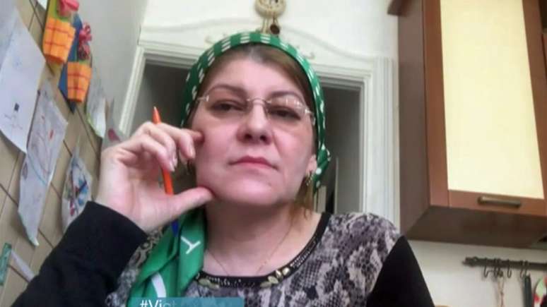 Kheda Saratova, do Conselho de Direitos Humanos da Chechênia, diz que existência de prisões secretas para LGBTs "não está confirmada"