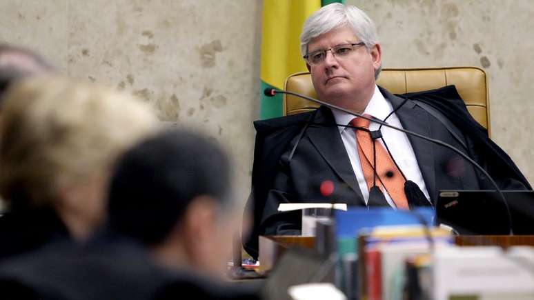 Procuradoria, comandada por Janot, e Pol&iacute;cia Federal ir&atilde;o apurar motivos de repasses