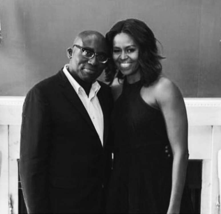 Quando Donald Trump tomou posse nos EUA, Enninful postou no Instagram uma imagem com a ex-primeira-dama Michelle Obama