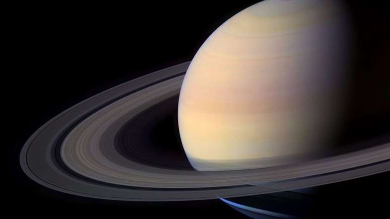 No fim de sua missão, a Cassini será abandonada na atmosfera de Saturno