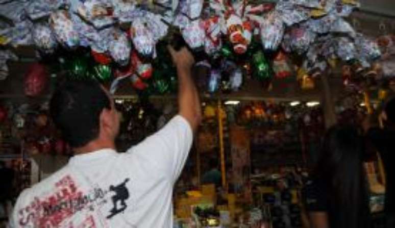 Ovos de chocolate à venda em supermercado 