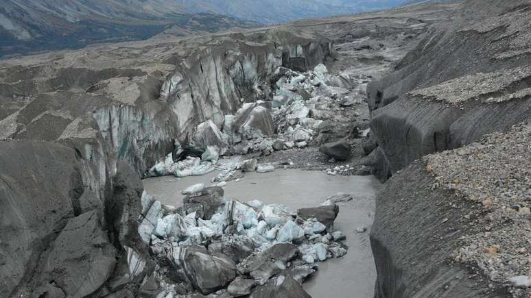 Este cânion leva agora quase toda a água do desgelo até o golfo do Alaska, através do Alsek