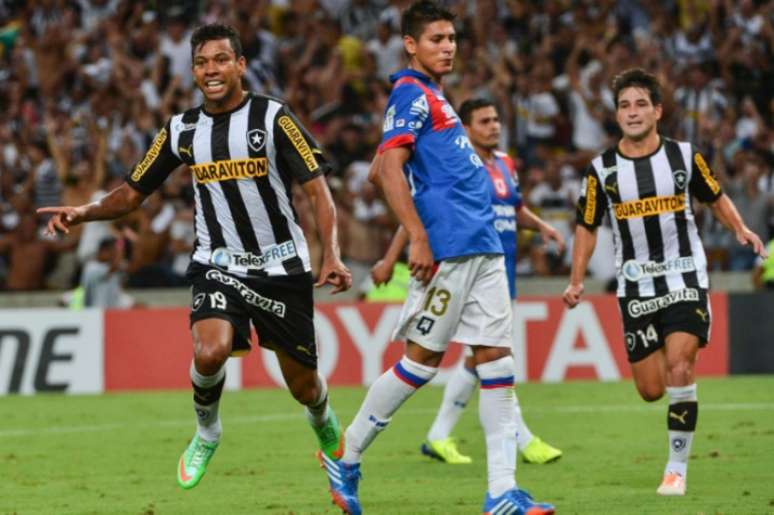 Walyson marcou três gols na contra o Deportivo Quito na última vez que o Botafogo jogou contra equatorianos (Foto: AFP / YASUYOSHI CHIBA)