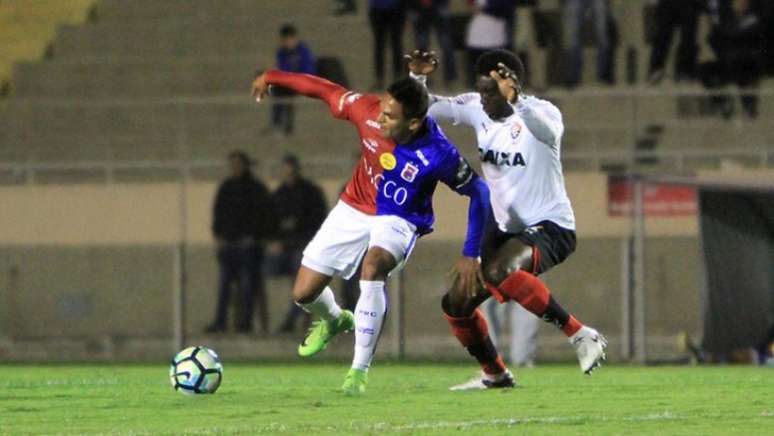 Tricolor eliminou o Vitória na quarta-feira, no empate sem gols, na Vila. (Robson Mafra/Paraná)