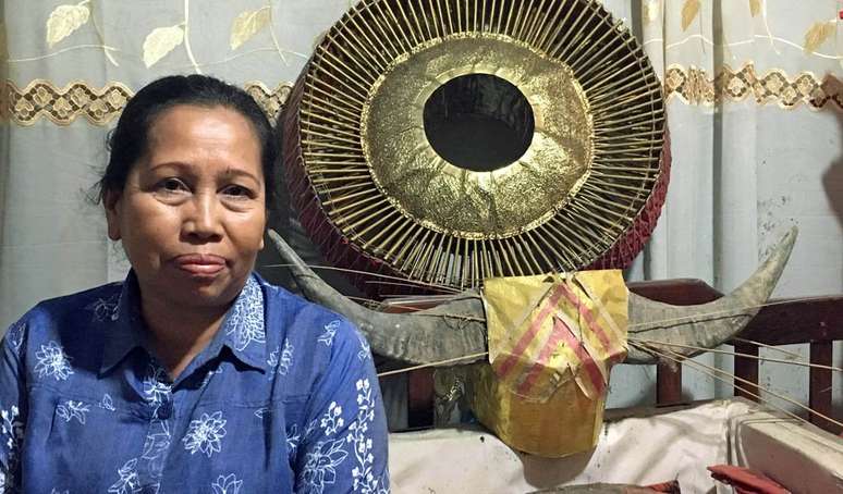 Mamak Lisa mant&eacute;m corpo do pai em casa