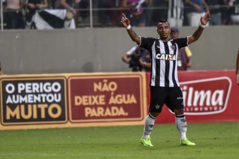 Galo não está convencendo, mas Roger não é o culpado, segundo Otero (Foto: Mourão Panda/Fotoarena/Lancepress!)