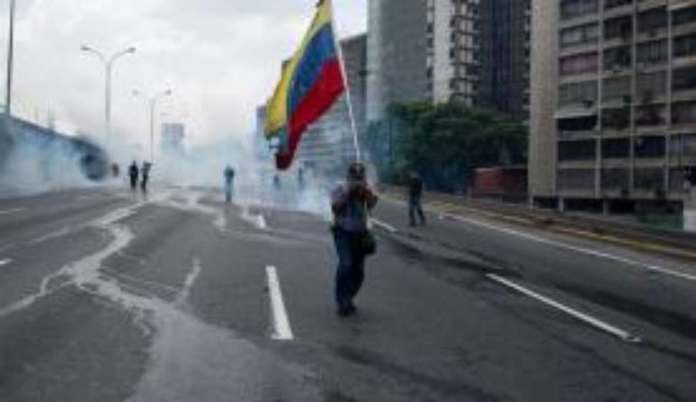 Venezuela vive dias de protestos contra e em defesa do presidente Nicolás Maduro 