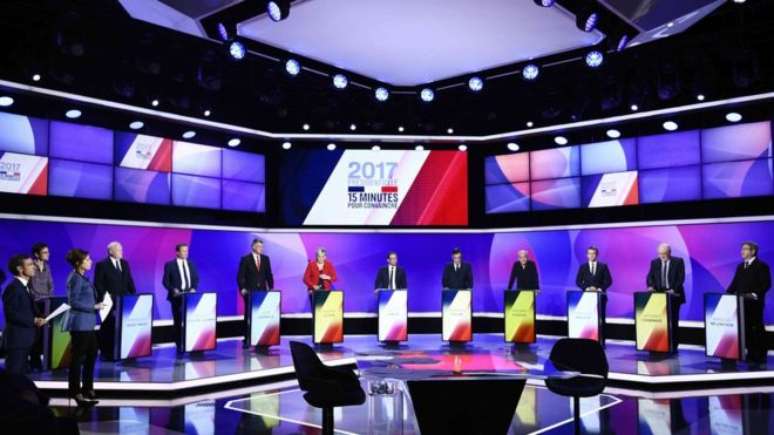 Os onze candidatos à Presidência debatiam na TV quando se deu o incidente em Paris 
