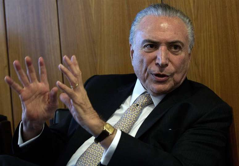 Presidente Michel Temer durante entrevista à agência EFE