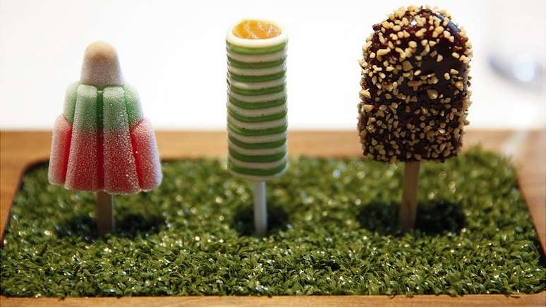 O chef Blumenthal faz brincadeiras com nossos sentidos