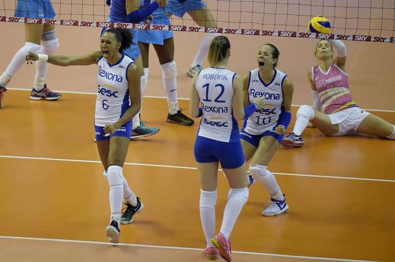 Rexona-Sesc/Osasco conquistar o título da Superliga Feminina de Vôlei 2016/2017 ao vencer o Nestlé/Osasco por 3 sets a 2.