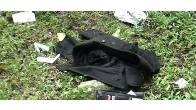 Próximo a local onde estavam os corpos, polícia encontrou sapatos, roupas, cartelas de tranquilizantes e a carteira com documentos do técnico