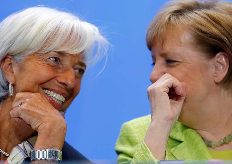 A diretora do FMI, Christine Lagarde (esq.) e a chanceler alemã, Angela Merkel.