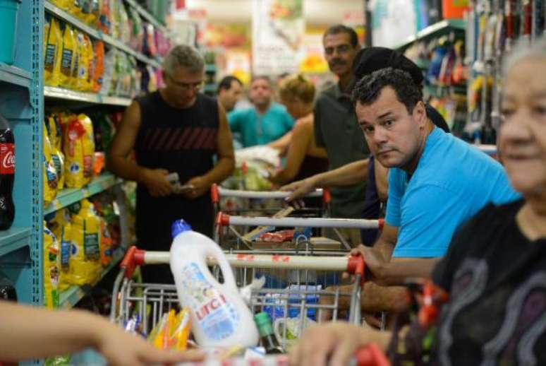 Queda da inflação pode reduzir preços de produtos alimentícios  