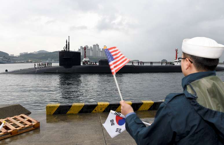 O submarino de propulsão nuclear USS Michigan chegou hoje ao porto de Busan, no sudeste da Coreia do Sul, segundo confirmou à Agência EFE um porta-voz de Defesa de Seul.