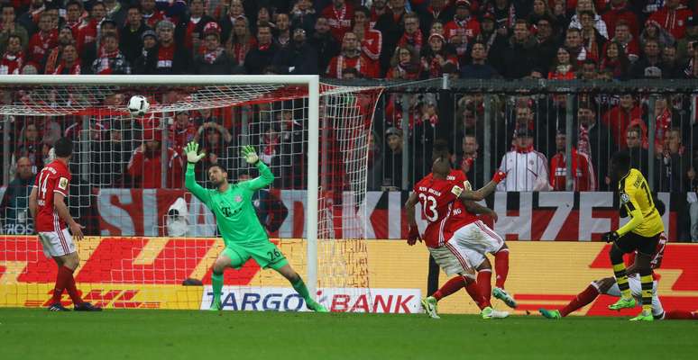 Dembele marca terceiro gol do Dortmund