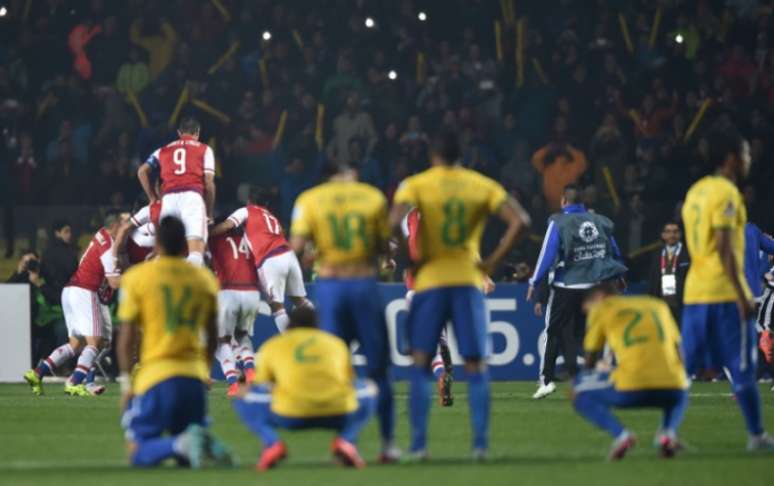 Na edição de 2015 da Copa América, o Brasil foi eliminado pelo Paraguai nos pênaltis por 4 a 3 (YURI CORTEZ / AFP)