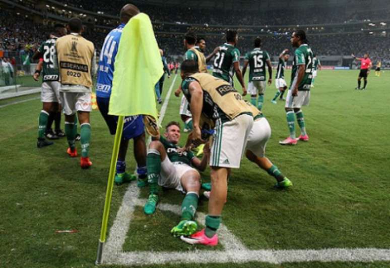 Fabiano comemora o último dos 278 gols que o Palmeiras fez na Libertadores (Foto: Cesar Greco)