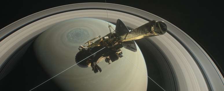 Cassini vai percorrer o espaço entre os aneis de Saturno em 22 mergulhos