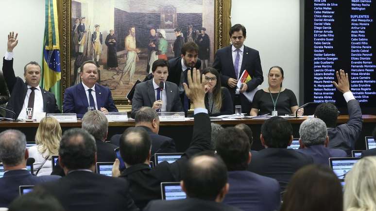 Reunião da Comissão Especial da Reforma Trabalhista, pauta que será votada nesta quarta na Câmara