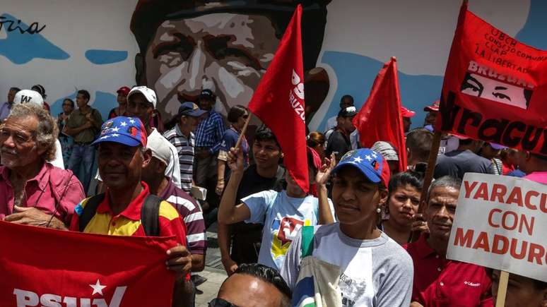 Simpatizantes do governo Maduro também estão nas ruas