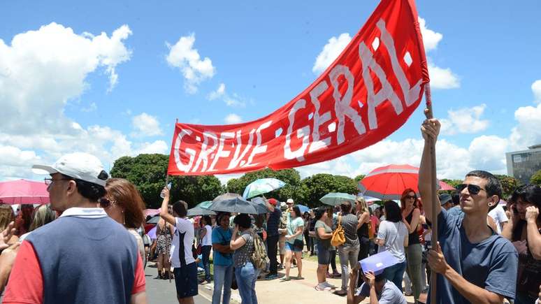 Há protestos confirmados em Campo Grande, Florianópolis, Fortaleza, Goiânia, Macapá, Maceió, Palmas, Porto Alegre, Rio de Janeiro, São Paulo e Rio Branco