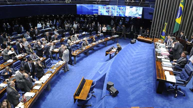 Para garantir a tranquilidade no andamento dos trabalhos, a segurança foi reforçada nas principais entradas do Congresso e em torno do corredor das comissões da Câmara.