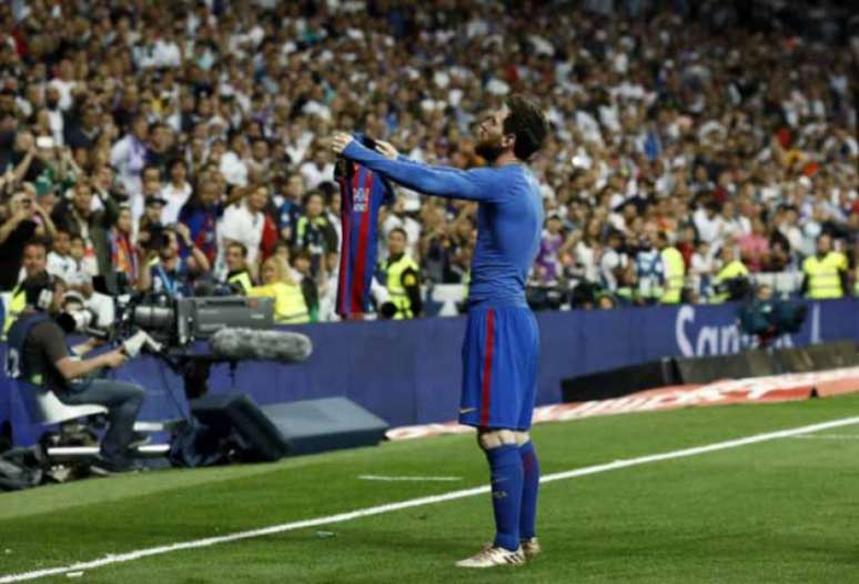 Messi provoca torcida do Real, que não caiu na pilha do argentino (Foto: OSCAR DEL POZO / AFP)