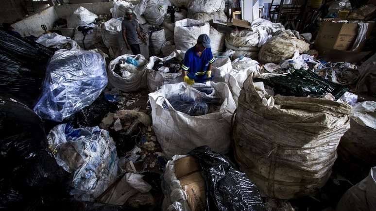 Cooperativa criada por Andr&eacute; hoje emprega 16 fam&iacute;lias e encaminha recicladores para trabalhar em empresa de coleta de lixo