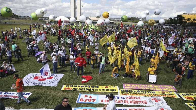 Ato contra reformas em Brasília durante greve de 28 de abril; mudanças são impulsionadas por 'protagonistas muito fortes', diz Tarso Genro