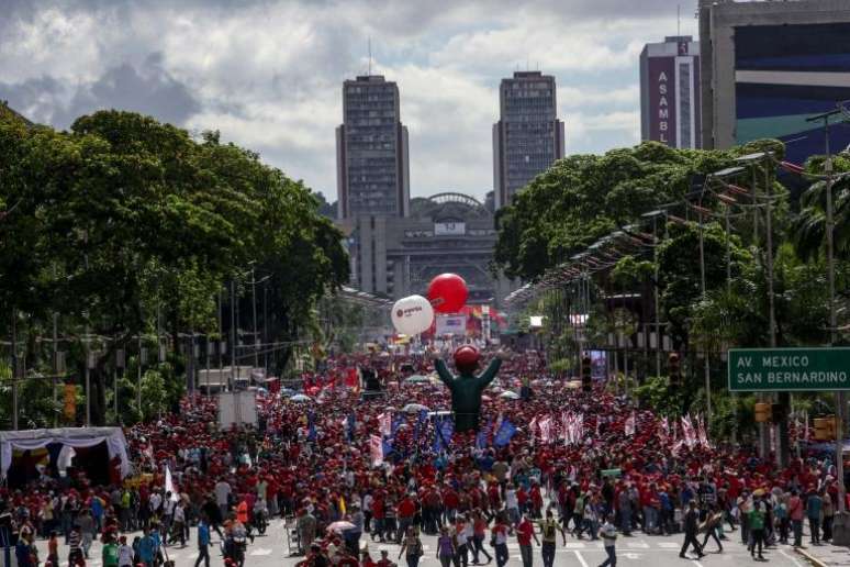 Há também marchas e atos em apoio a Maduro