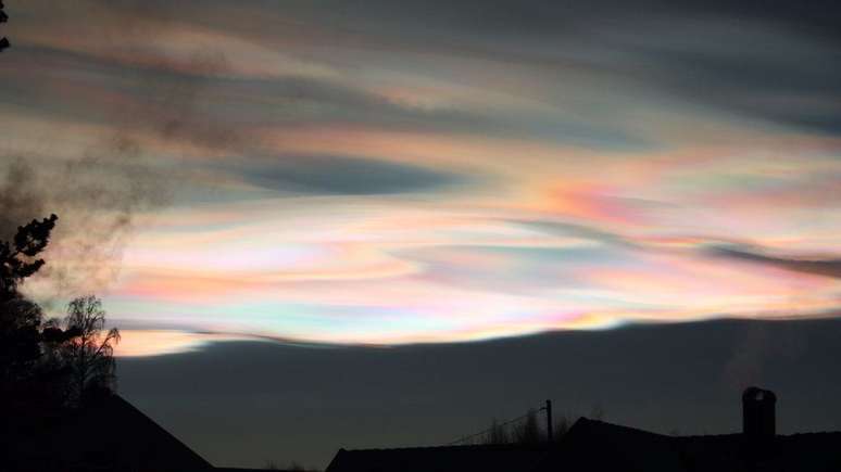 Nuvens estratosféricas polares do tipo 2A geram cores únicas no céu