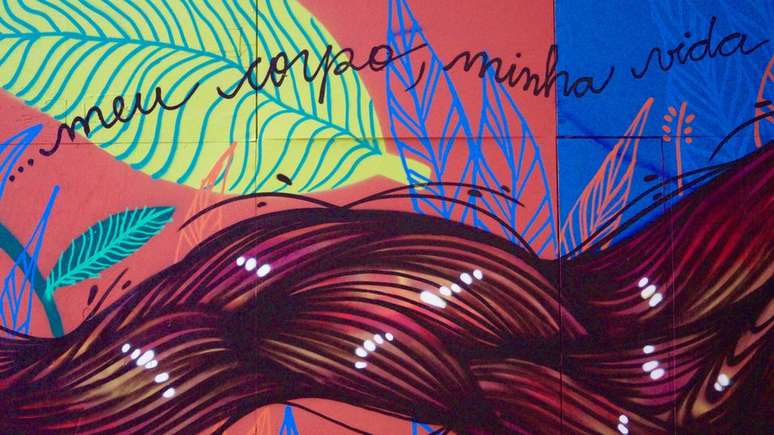 'Temos que trabalhar muito pra fazer valer nossos direitos', diz a grafiteira