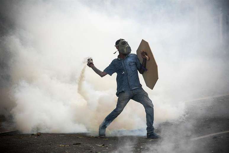 O número de mortes em meio à onda de protestos na Venezuela, que começou no último dia 1º de abril, subiu para 34 com o caso de Cañizales e outras quatro vítimas informadas hoje pelo governo do país.