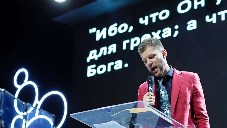 O pastor Peresvetov, líder de organização evangélica que promete ajudar pessoas a "rejeitar" sua sexualidade