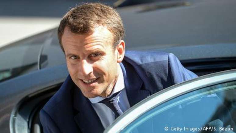 Macron, de 39 anos, foi ministro francês da Economia até agosto. Em novembro, o dissidente do Partido Socialista se lançou como candidato independente à presidência. Ele criou o movimento político "En Marche" (Em marcha) e é visto como reformador. As pesquisas preveem sua vitória no segundo turno é hoje.