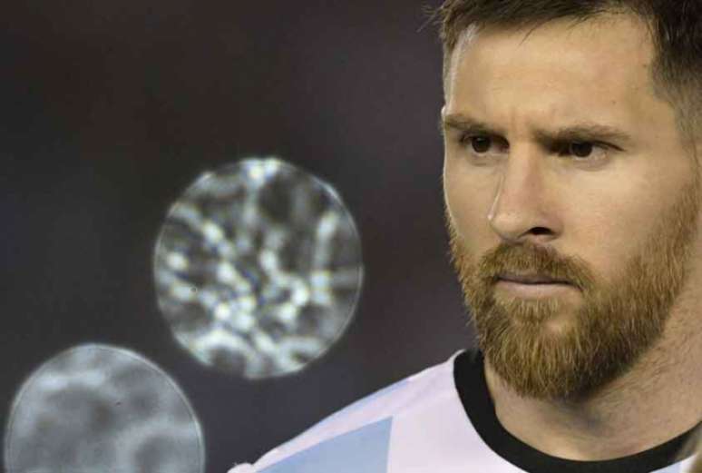 Messi teve suspensão aliviada pela Fifa (Foto: Juan Mabromata / AFP)