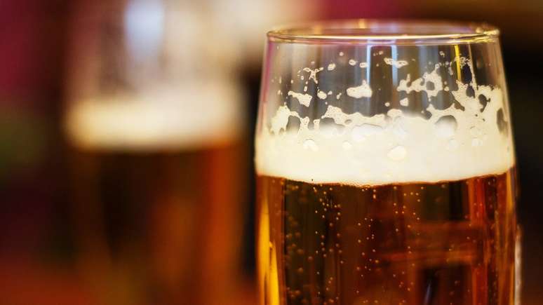 Uma cerveja em um bar carioca ou paulistano pode custar quase três vezes mais do que em Praga