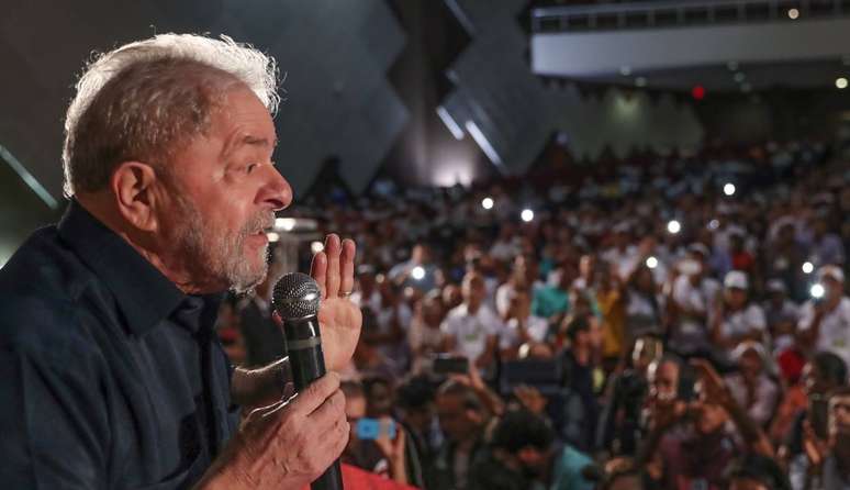 Ex-presidente rompeu a fase ‘paz e amor’ com a emissora mais influente do País