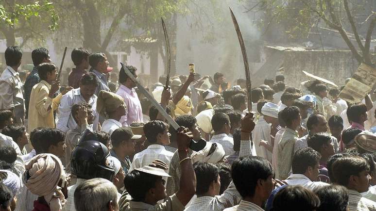 Por três dias em 2002, motins de hindus tomaram Gujarat, no oeste da Índia