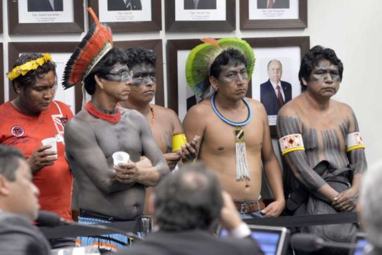 Índios participam de sessão da CPI da Funai e do Incra